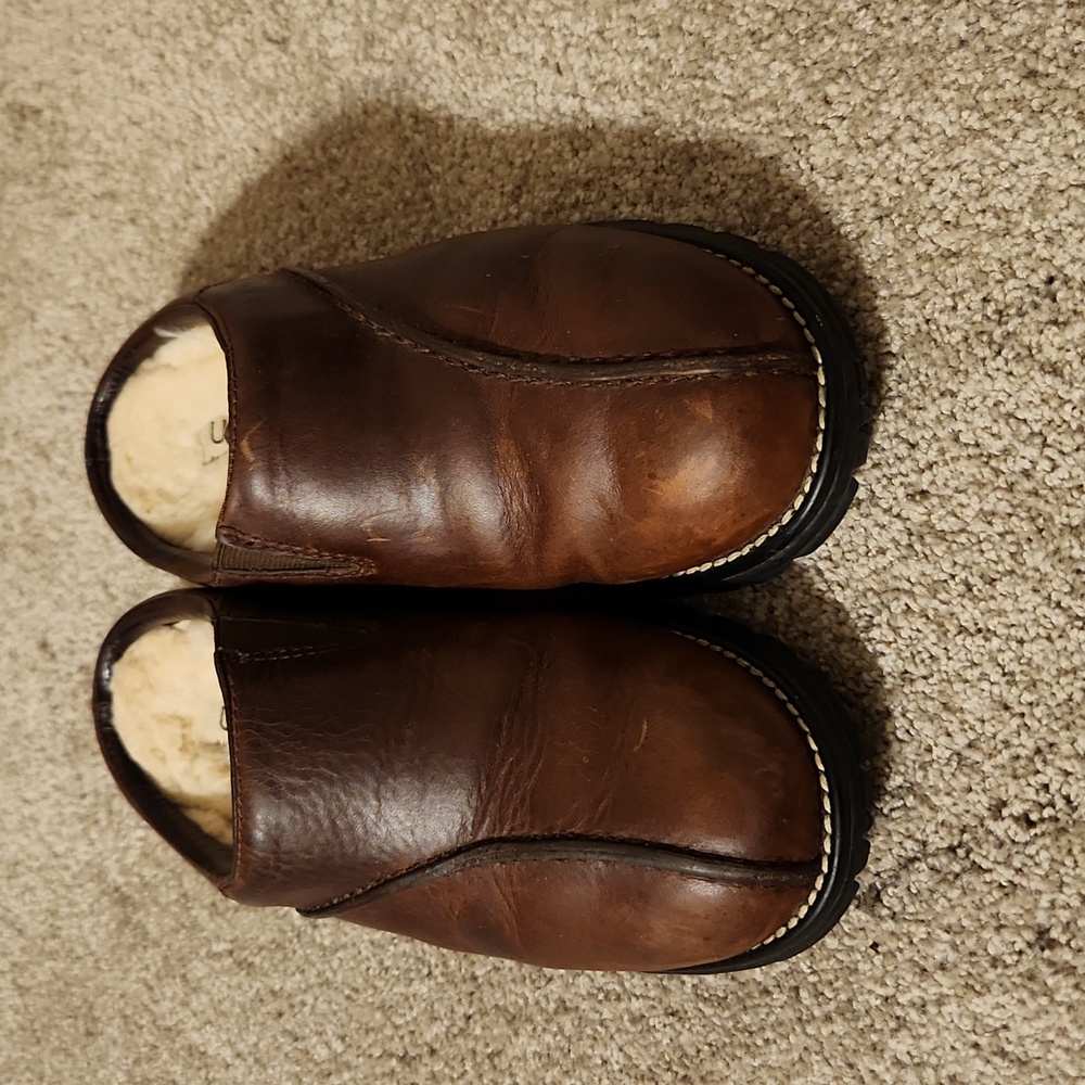 UGG Women's Size 7 Midtown Brown Leather Shearling Lined Slip On Mules Clogs